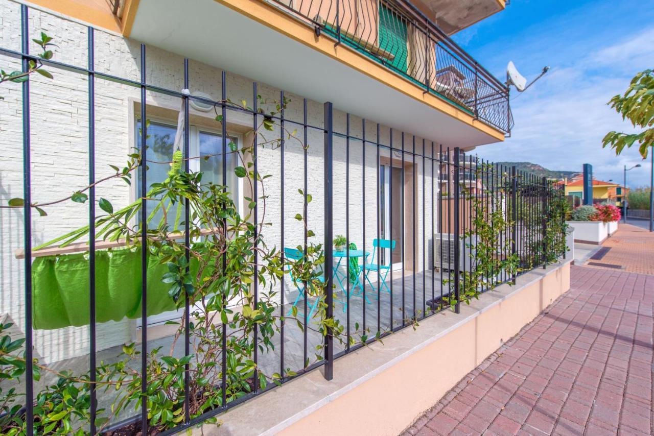 Babyaccommodation Family Comfort Ll Pietra Ligure Exterior foto